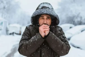 چگونه بدن در هوای سرد خود را گرم می کند؟/ لرز بدن در سرما، گرمای ۵۰۰ برابر تولید می کند