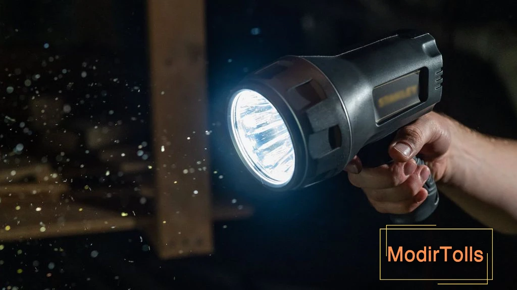 معرفی ۹ مدل از بهترین نورافکن‌های موجود در بازار