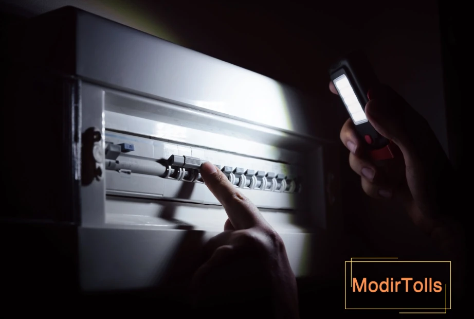 چک کردن فیوز برق هنگام قطعی