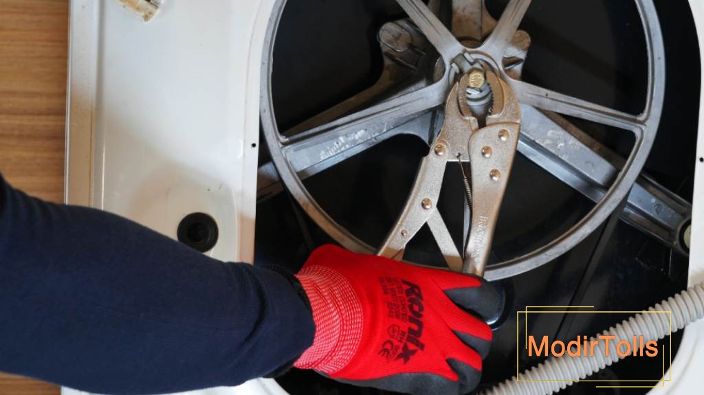 ماشین لباسشویی، تعمیرکار با ابزار رونیکس