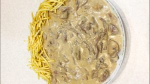 طرز تهیه بیف استراگانف ساده و خوشمزه مجلسی / آشپزی غذای ملل و ایرانی با هلن