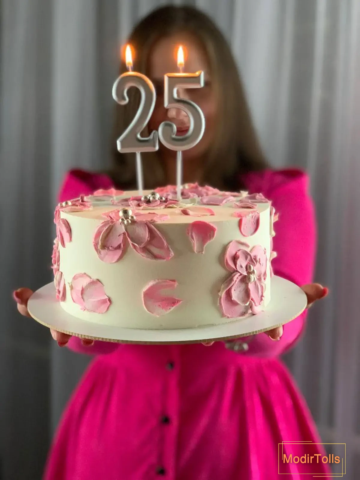 ژست عکس تولد کودک در طبیعت با کیک ژست عکس تولد کودک در طبیعت با کیک