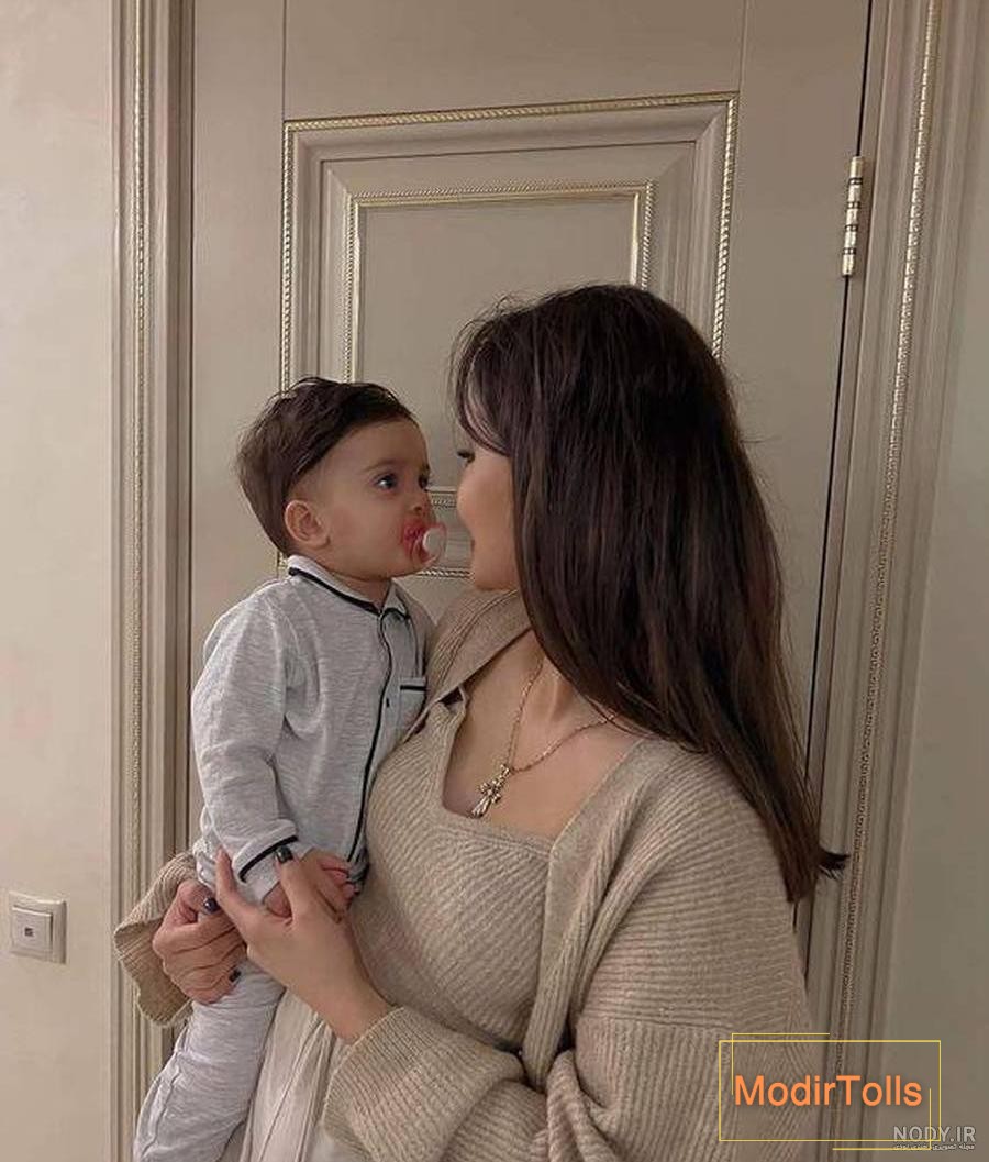 ژست عکس مادر و پدر و فرزند - عکس نودی