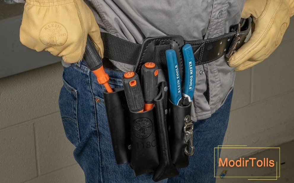 پیچ گوشیتی و ابزار تعمیر در کیف کمری ابزار