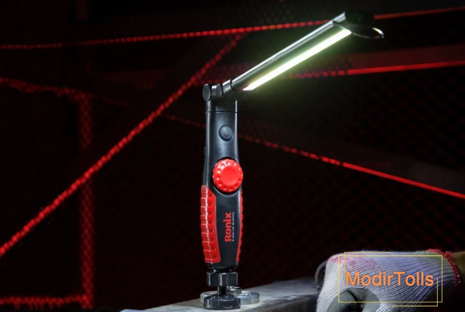 چراغ کار تاشو رونیکس هنگام کار