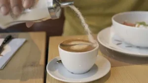 هشدار جدی درباره مصرف تخممرغ با چای و قهوه؛ ترکیبی که نباید دستکم بگیرید / چرا خوردن تخممرغ با چای و قهوه خطرناک است؟ / توصیه مهم متخصصان تغذیه