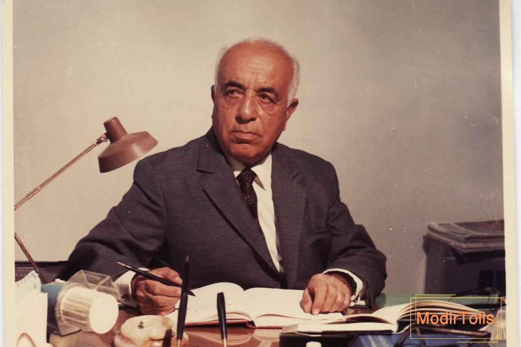 دکتر حسین گلگلاب سراینده سرود «ای ایران» است.